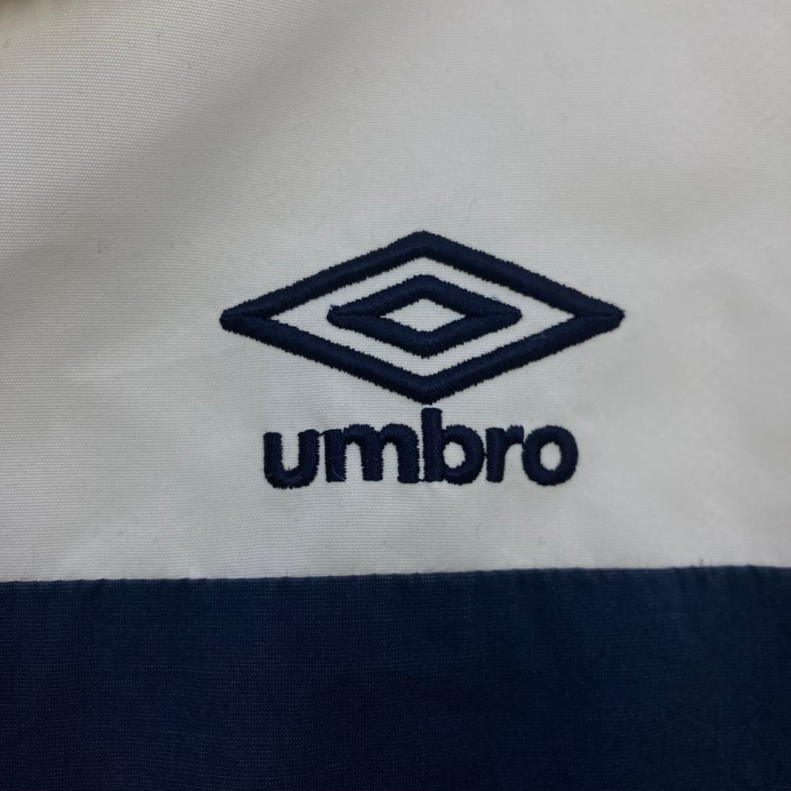 엄브로 스펠아웃 로고 믹스 컬러 바람막이 아노락 상품이미지3