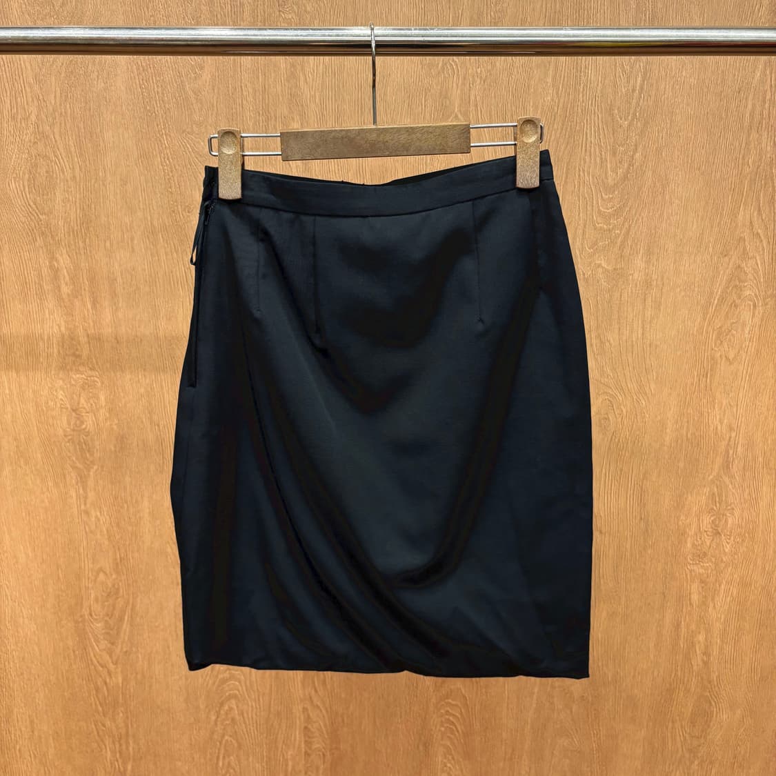 꼼데가르송 벌룬 미디 스커트 핀턱 사이드 버튼 지퍼 디테일 블랙 상품이미지3