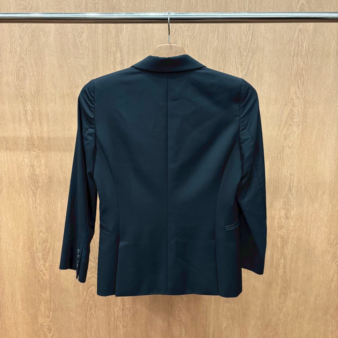 구찌 긴팔 울 테일러드 자켓 피크드 라펠 투 버튼 커프스 디테일 블랙 상품이미지3