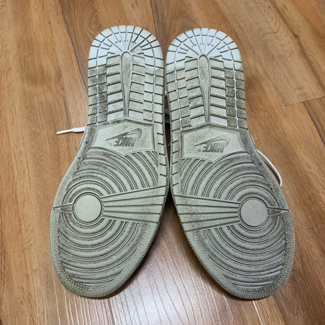 나이키 에어 조던 1 og 로우 뉴트럴그레이 275mm 상품이미지6