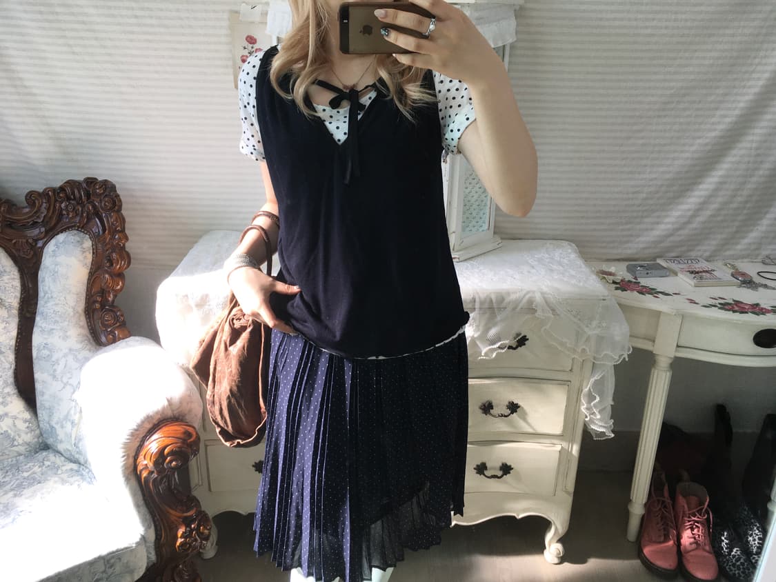 Set) 아이보리 도트 롤업 반팔 + 네이비 슬리브리스 상품이미지1