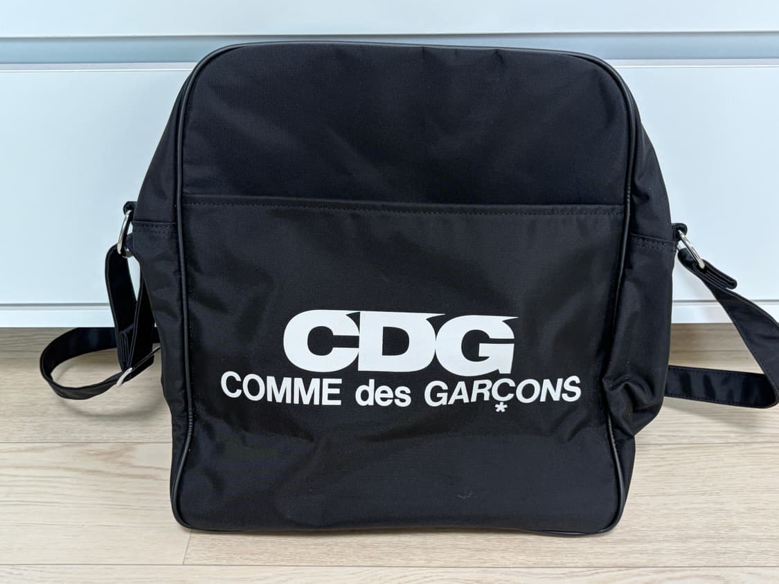 꼼데가르송 CDG 크로스백 M 상품이미지1