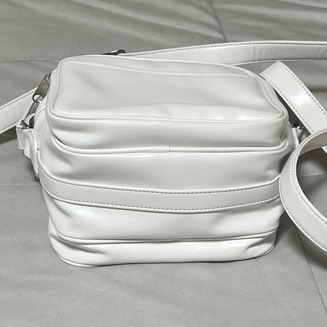 꼼데가르송 크로스백 화이트 상품이미지9