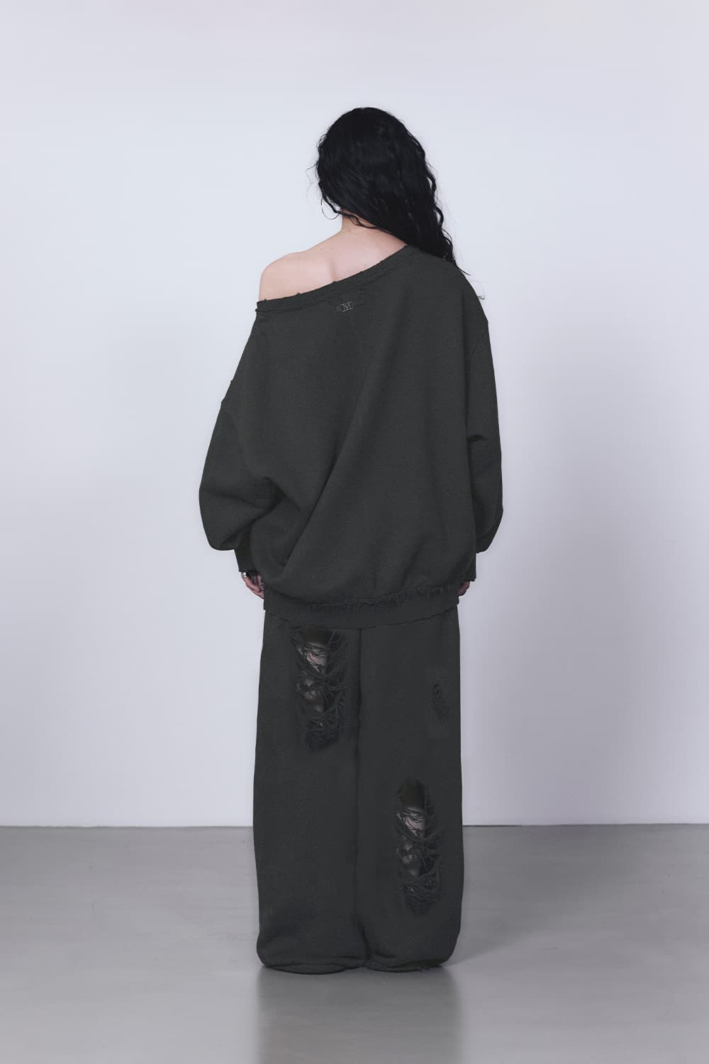 트리밍버드 스크래치 데미지 와이드 스웻 팬츠 차콜 상품이미지4