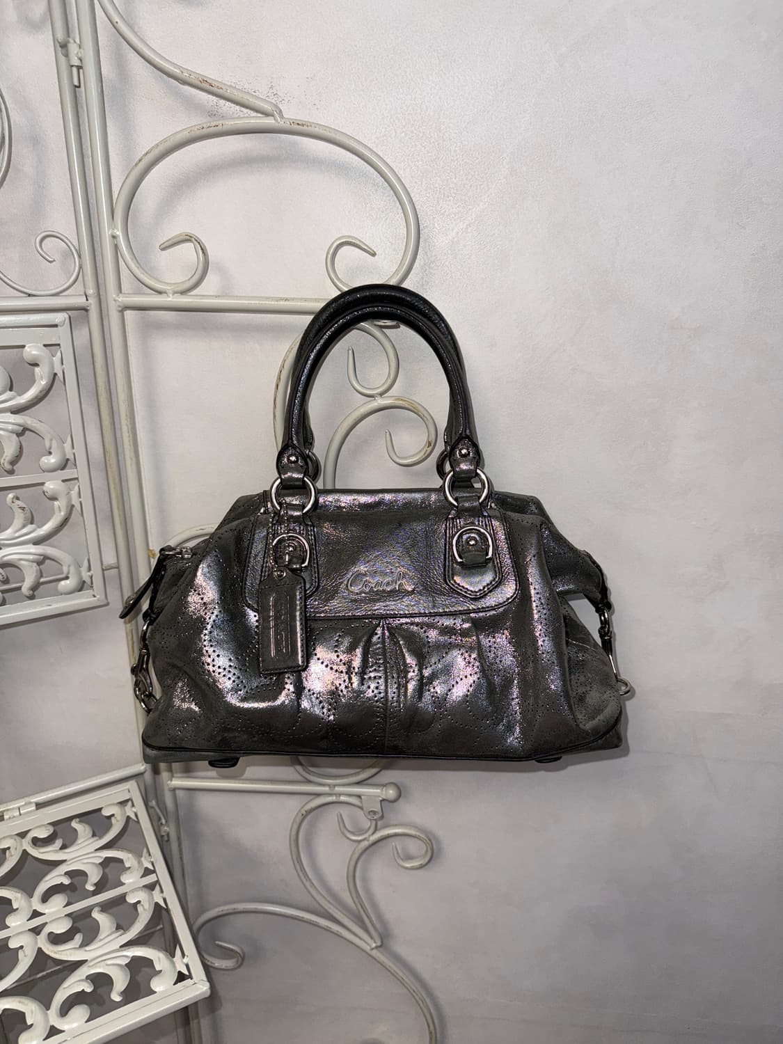 Coach metal silver buckle logo 숄더백  상품이미지1