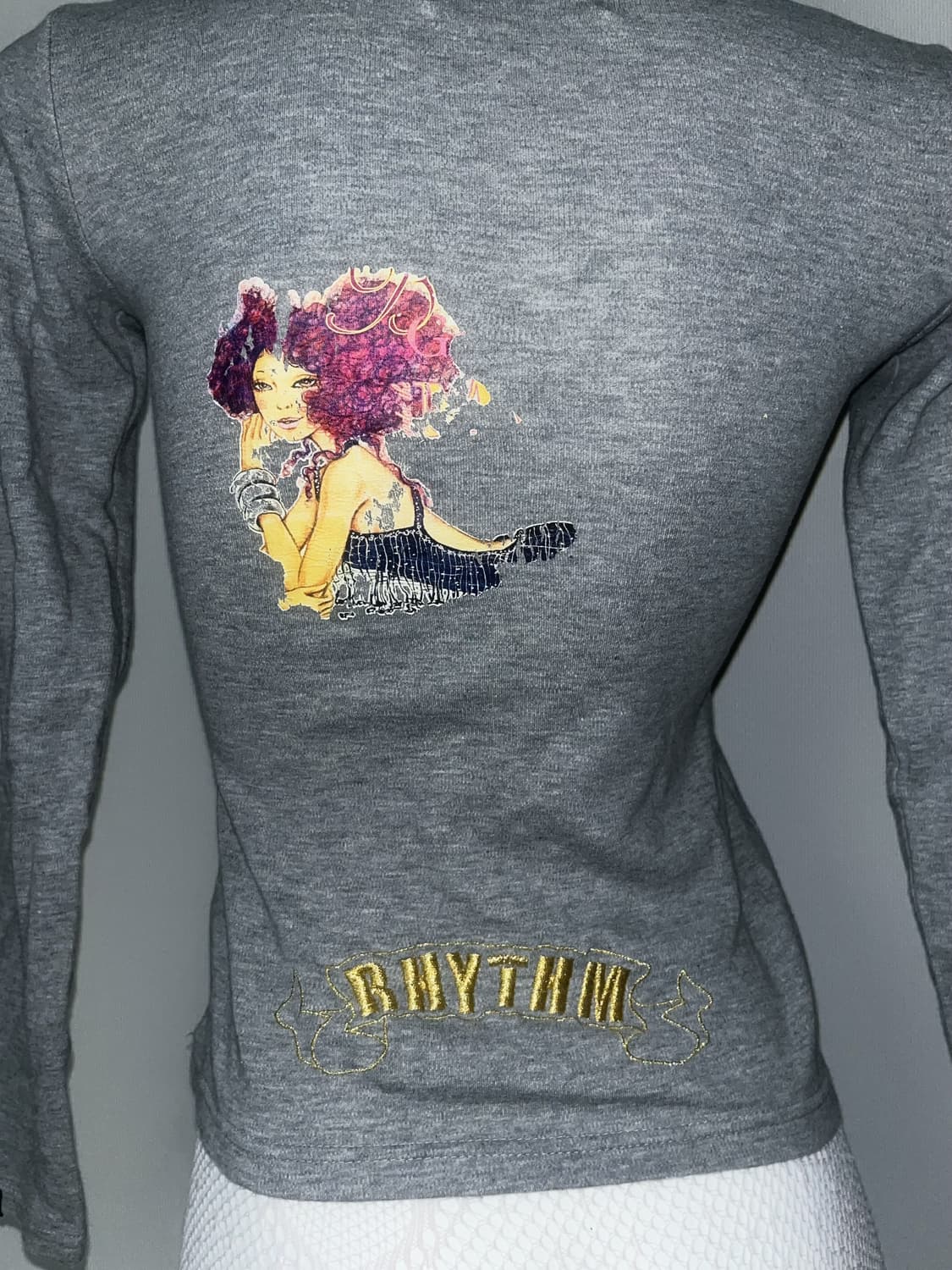 Cecil McBee 오네갸루 와투케 골드 레터링 슬림핏 긴팔탑 상품이미지2