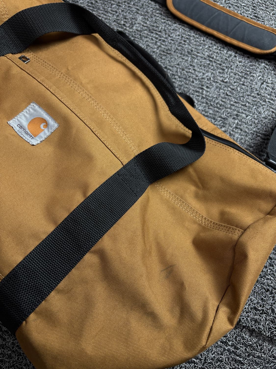 칼하트 wip 파슬 메신저 크로스백 브라운 2205 상품이미지4