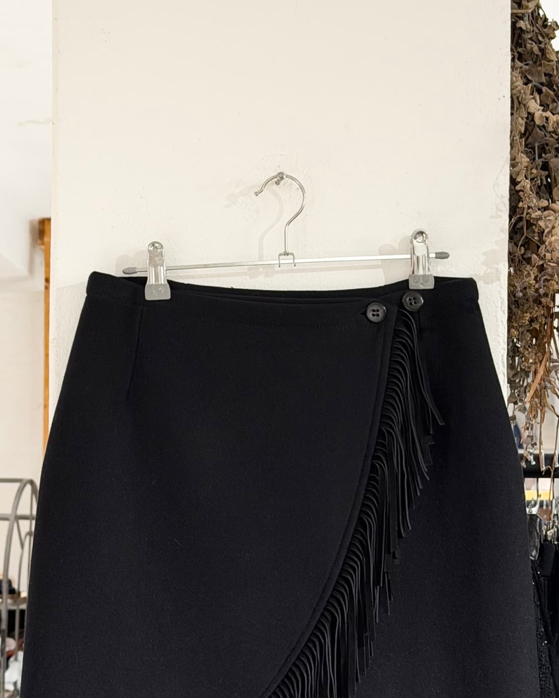 막스마라 블랙 울 스웨이드 프렌지 랩 미디 스커트  상품이미지2