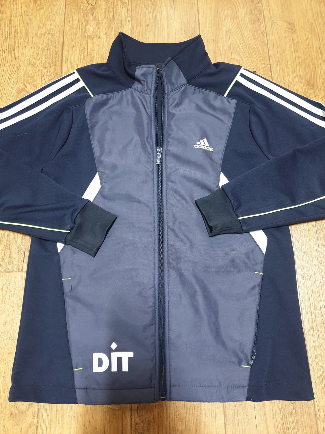 1022 아디다스 여성 운동복 집업 95 사이즈입니다 상품이미지2