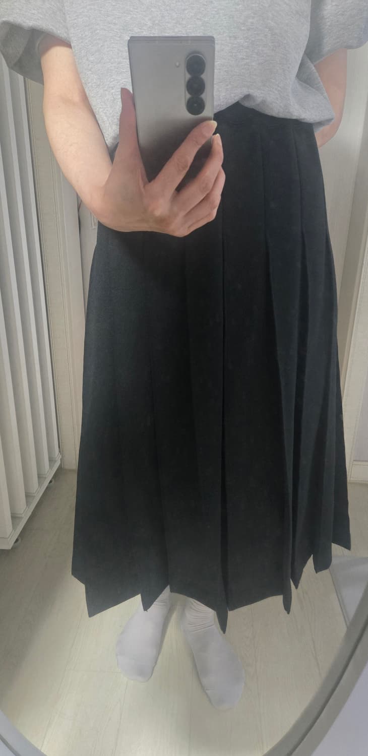 꼼데가르송 폴리 져지소재 플리츠스커트 스몰 2025ss 상품이미지7