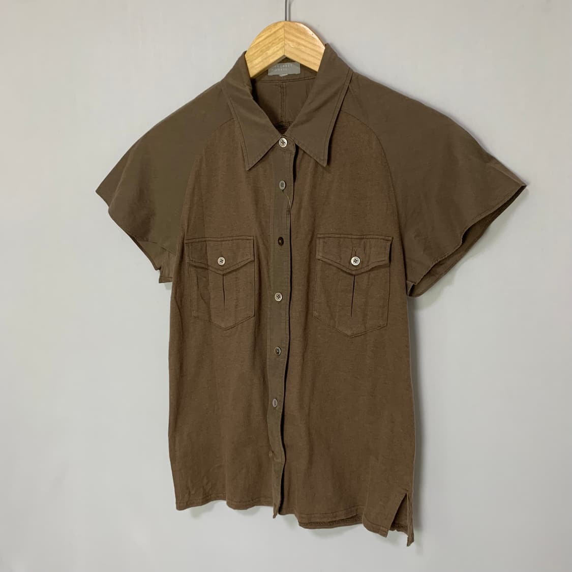 마가렛호웰 포켓 버튼 슬림핏 레글런 반팔 여성셔츠 브라운 빈티지 상품이미지2