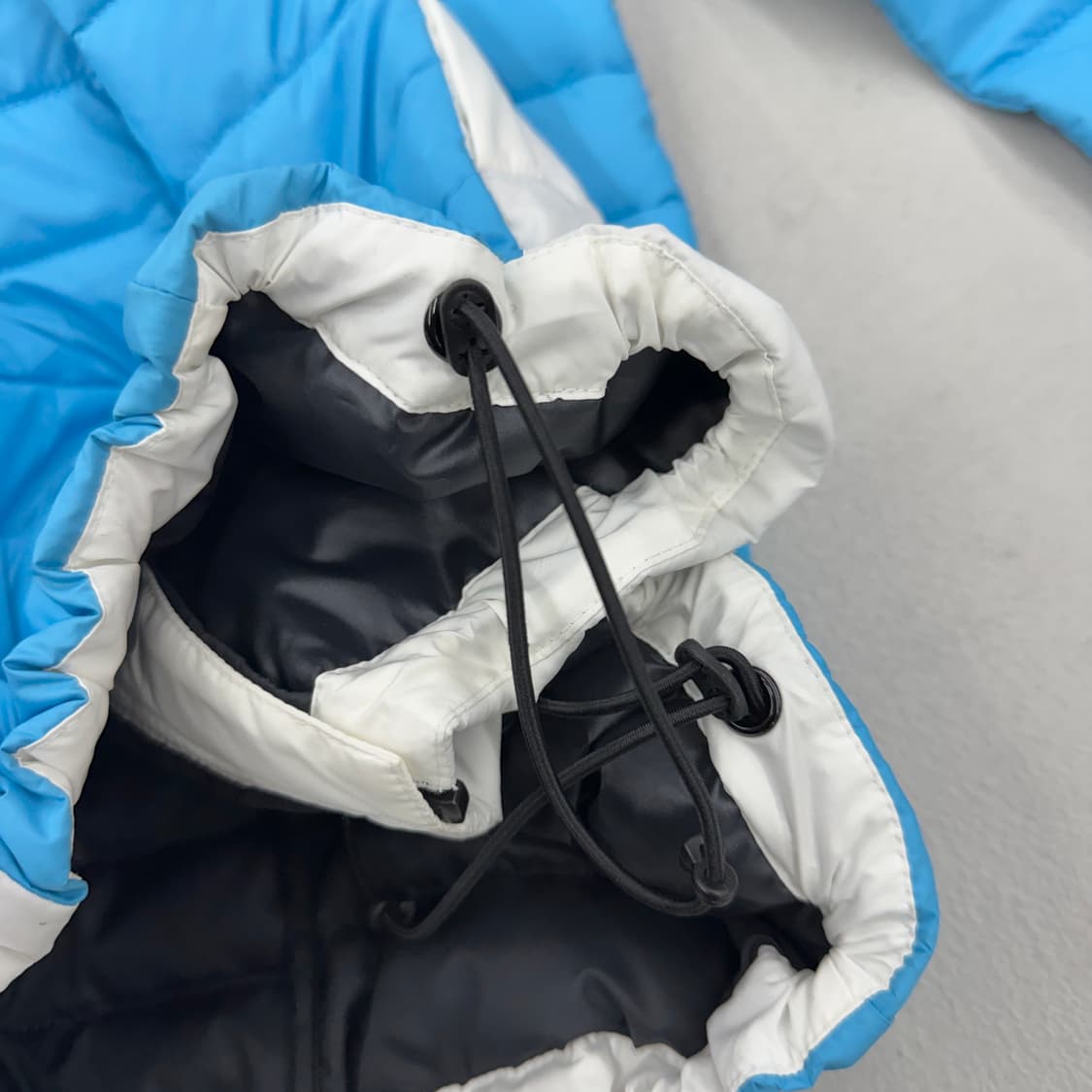 컬럼비아 하이넥 고프코어 화이트 블루 배색 경량패딩 상품이미지4