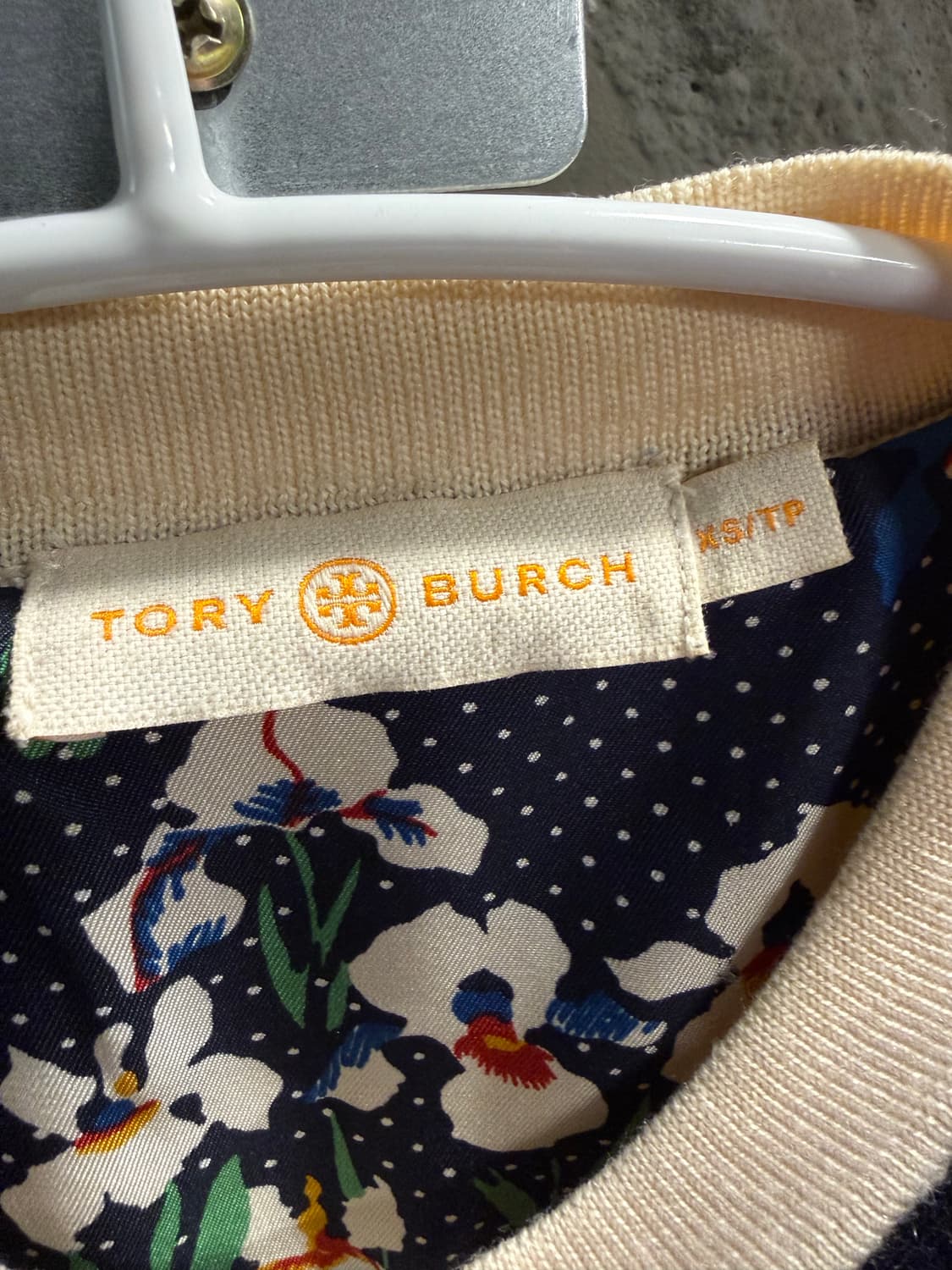 토리버치 TORY BURCH 골드 버튼 배색 니트 가디건 네이비  상품이미지5