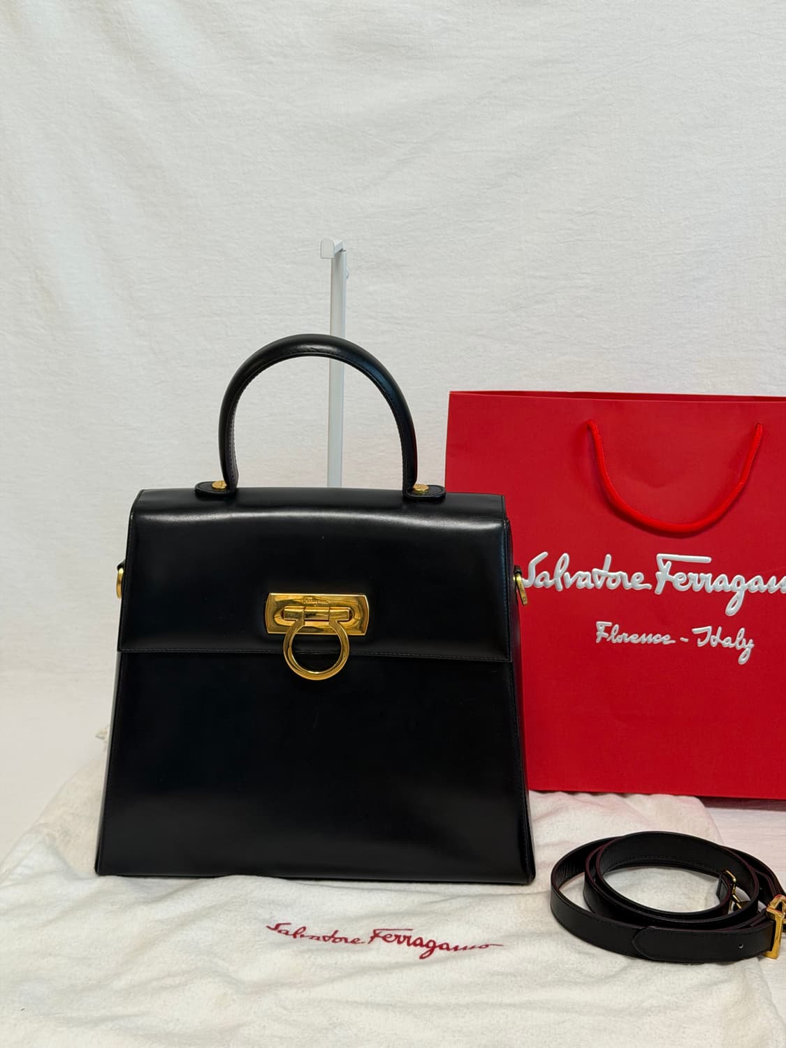 정품 페라가모 블랙 미디움 간치니백 탑핸들백 토트백 핸드백 차정원백 때 상품이미지1