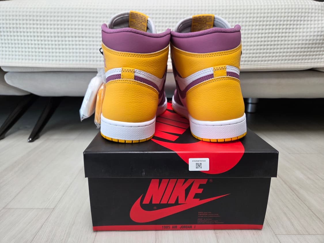 조던 1 레트로 하이 OG 유니버시티 골드 [280,새상품]  상품이미지4