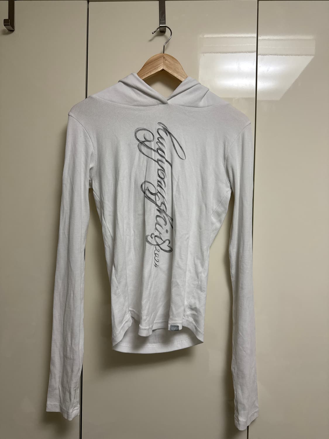 허그유어스킨 Lettering hoodie top white 상품이미지2