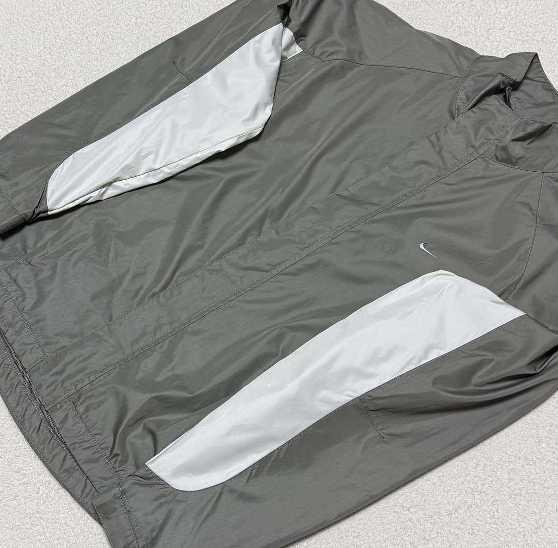 나이키 일본 올드스쿨 카키 크림 바람막이 상품이미지3