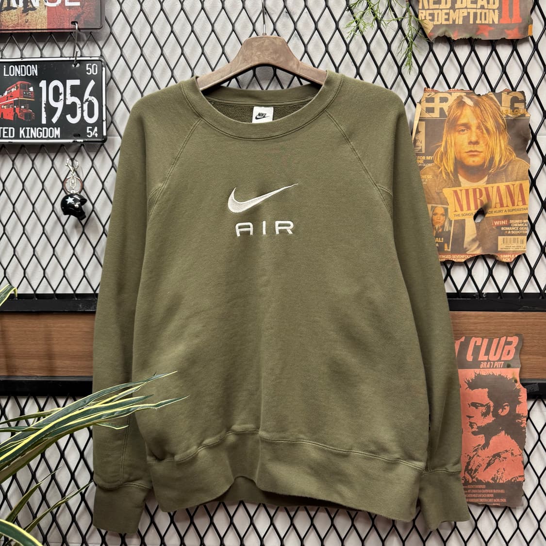 나이키 에어 스웻셔츠 전면 자수 로고 포인트 카키 상품이미지3