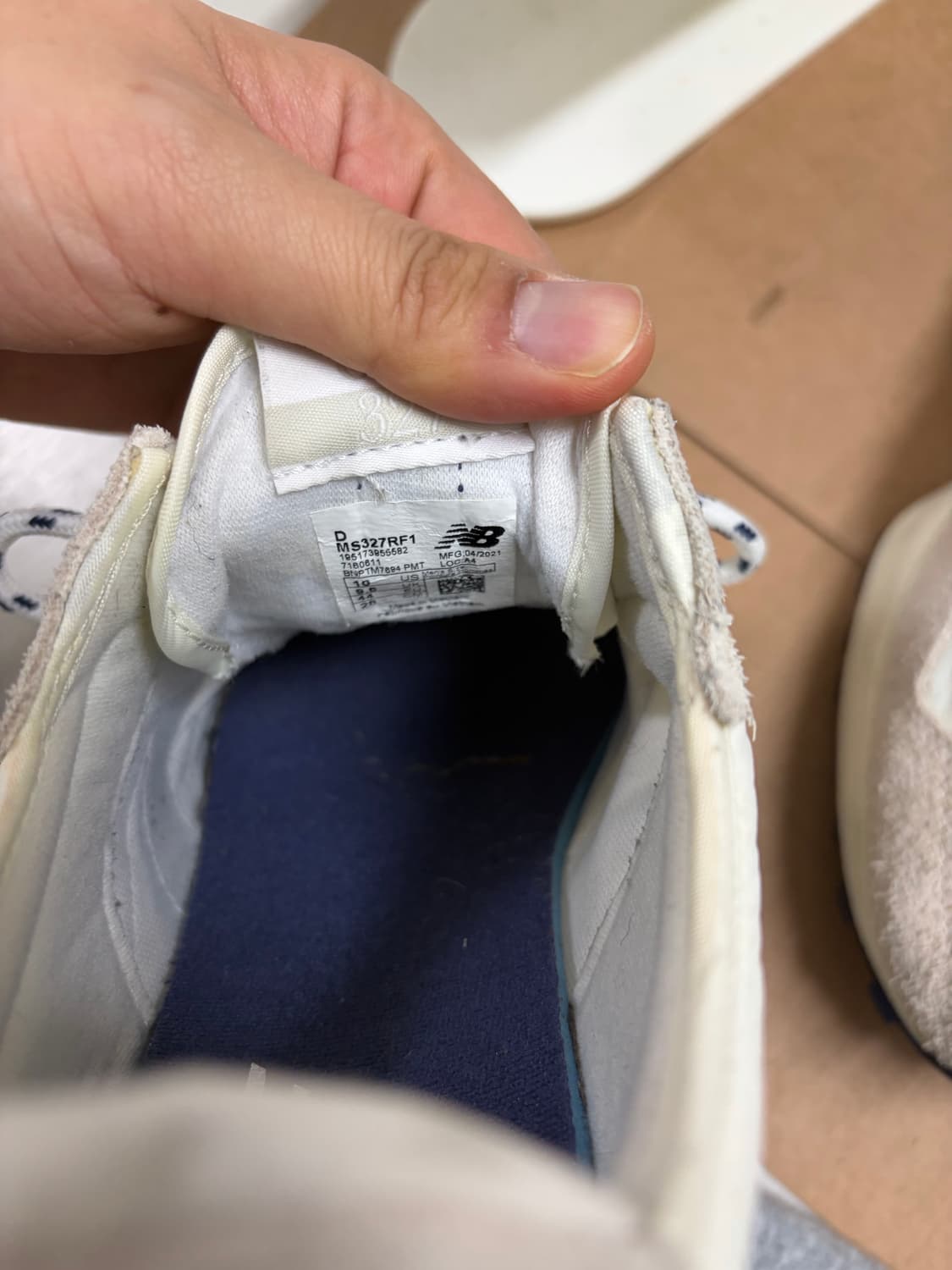 뉴발란스 327 그레이 네이비 상품이미지3