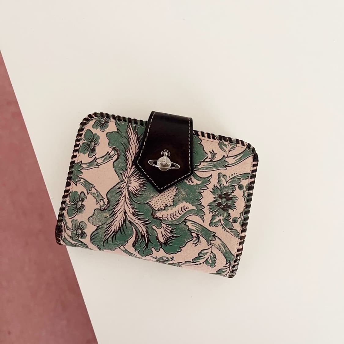 희귀) 비비안웨스트우드 어스 그린 앤티크 레더 지갑 상품이미지1