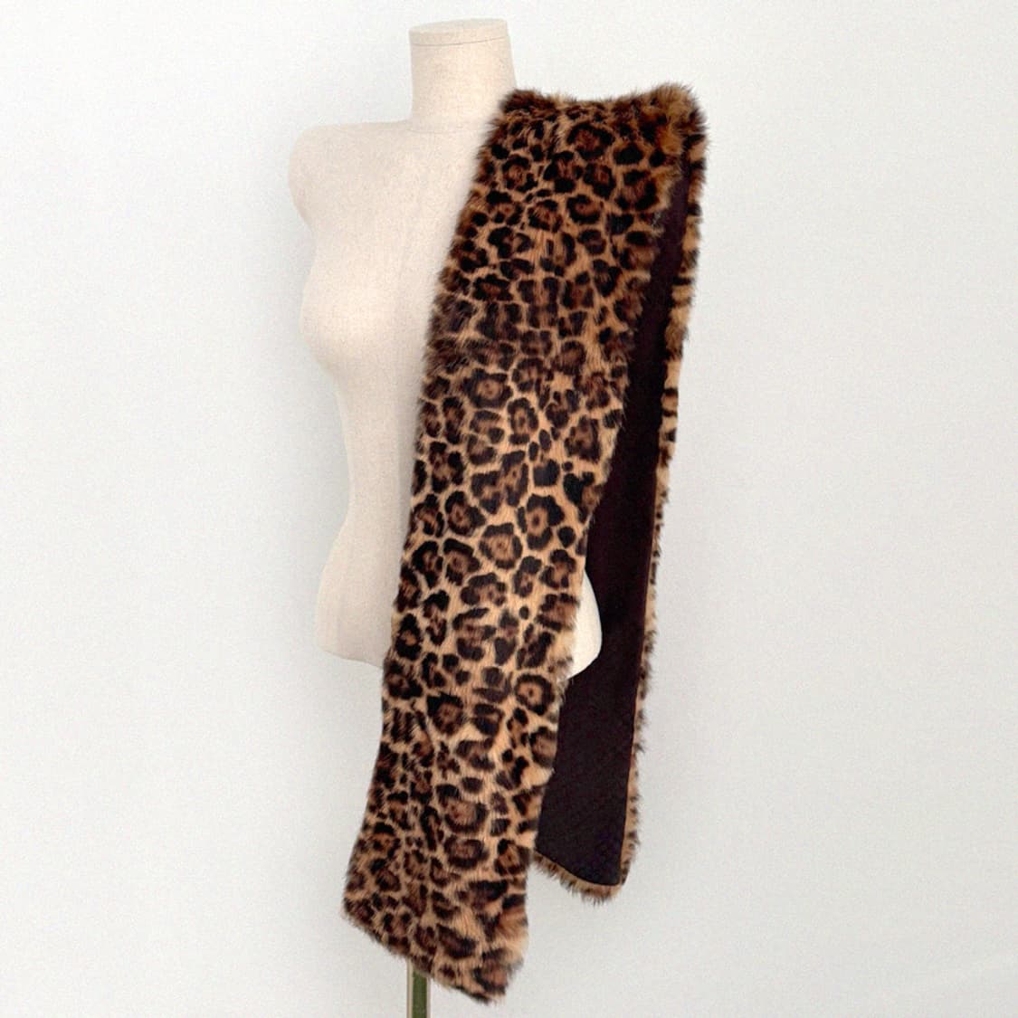 구찌 레오파드 호피 래빗 퍼 실크 머플러 숄 상품이미지4