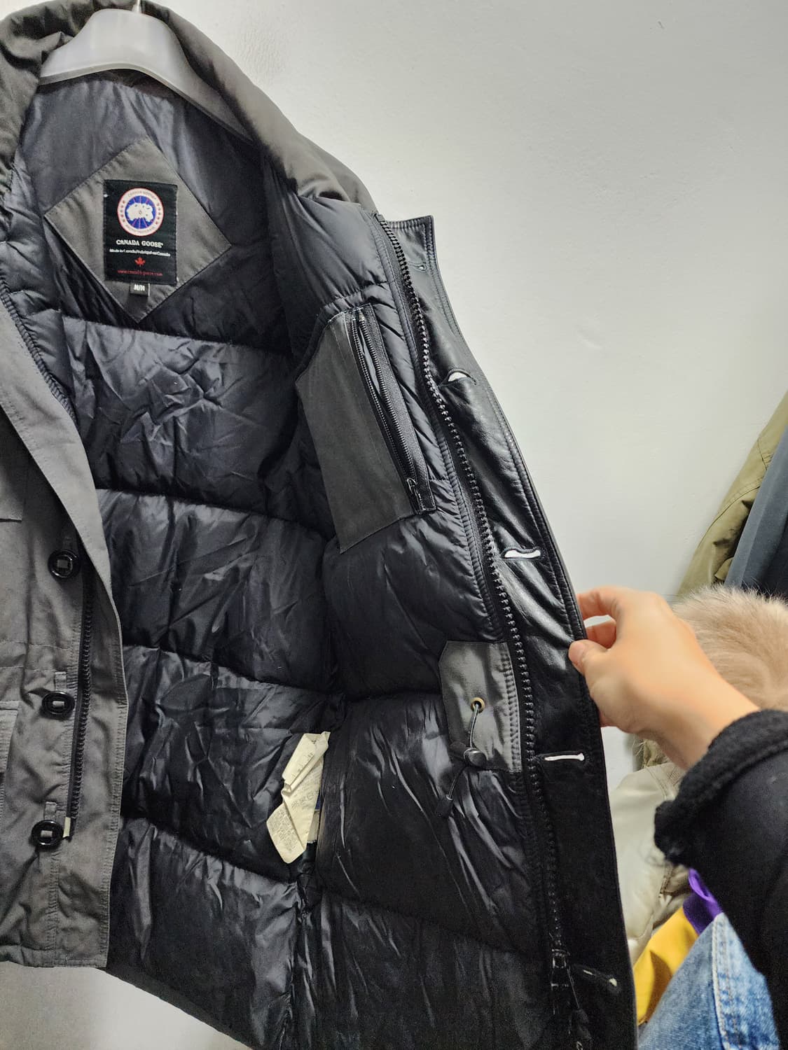 캐나다구스 가죽배색 밴프 전투용 파카 상품이미지7