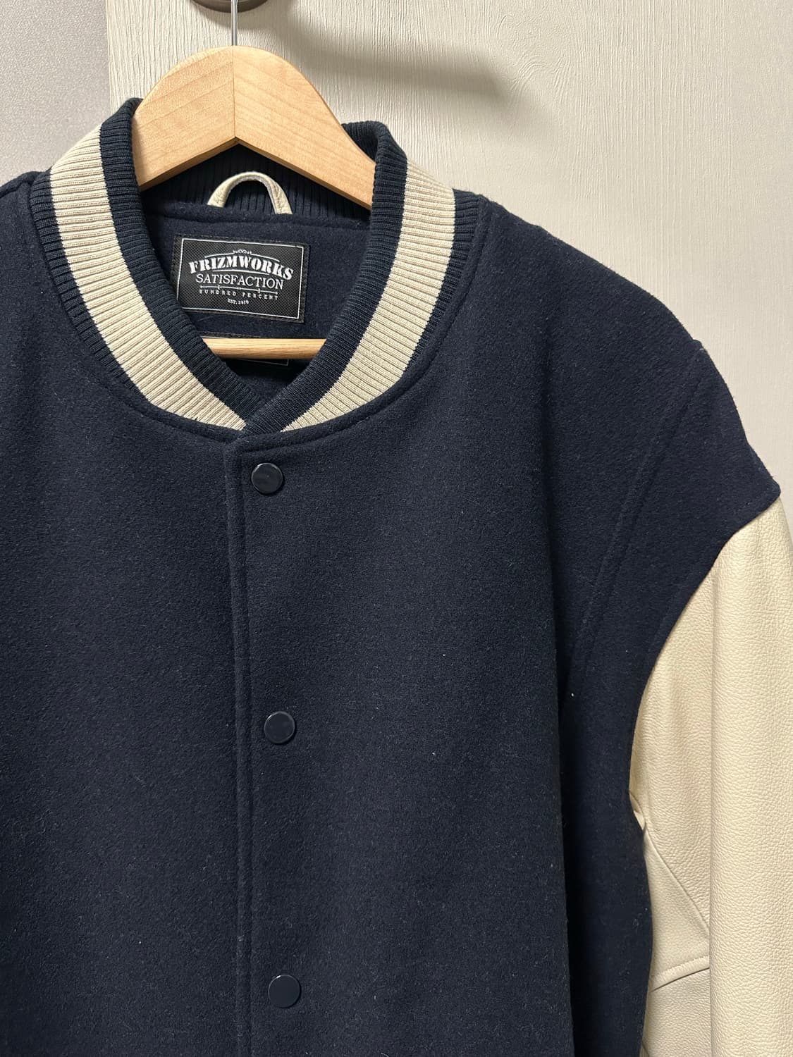 프리즘웍스 네이비/크림 바시티 자켓[XL] 상품이미지1