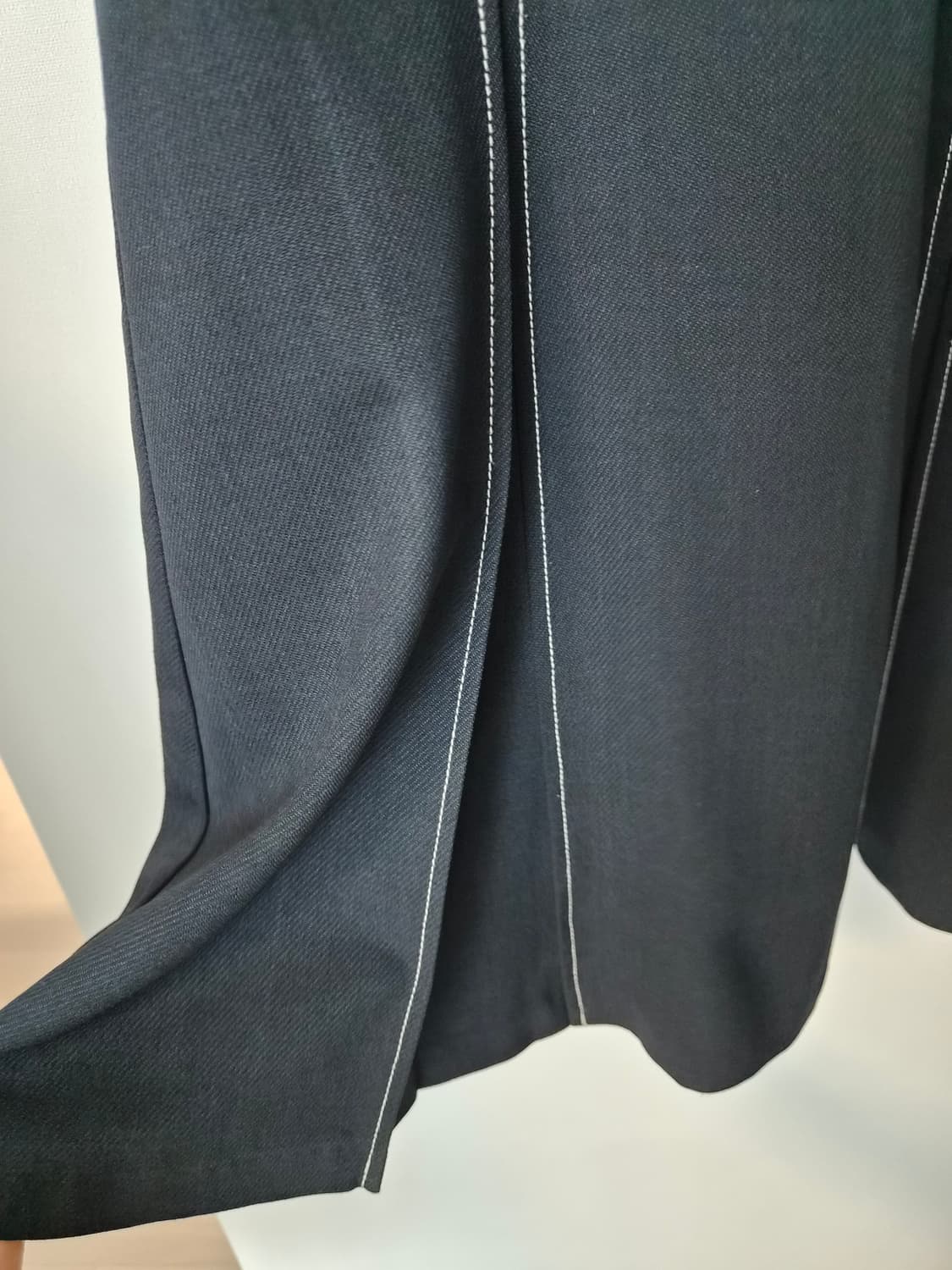 [질스튜어트] 화이트 스티치 머메이드 롱 스커트 (S사이즈) 상품이미지4