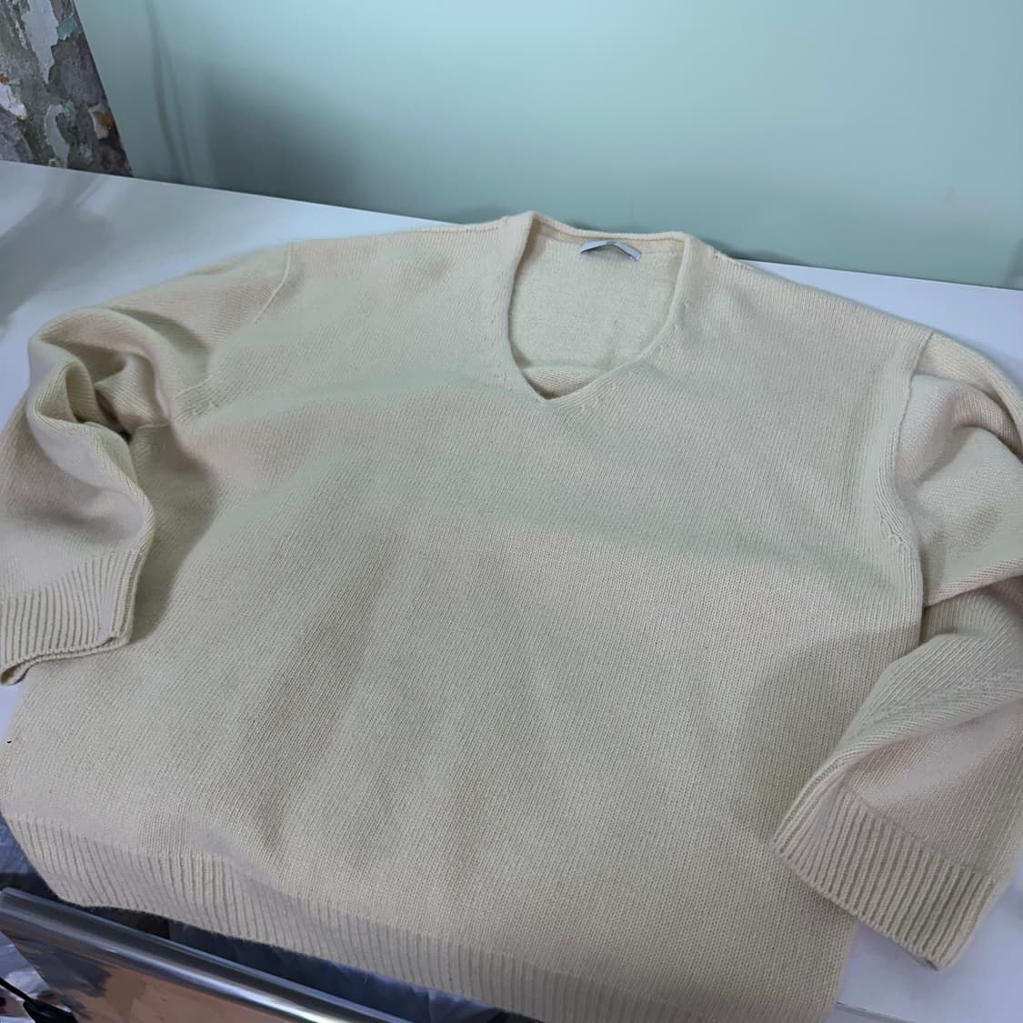 OS GR NOTED 루즈오버핏 아이보리 딥브이넥 캐시미어니트 상품이미지2