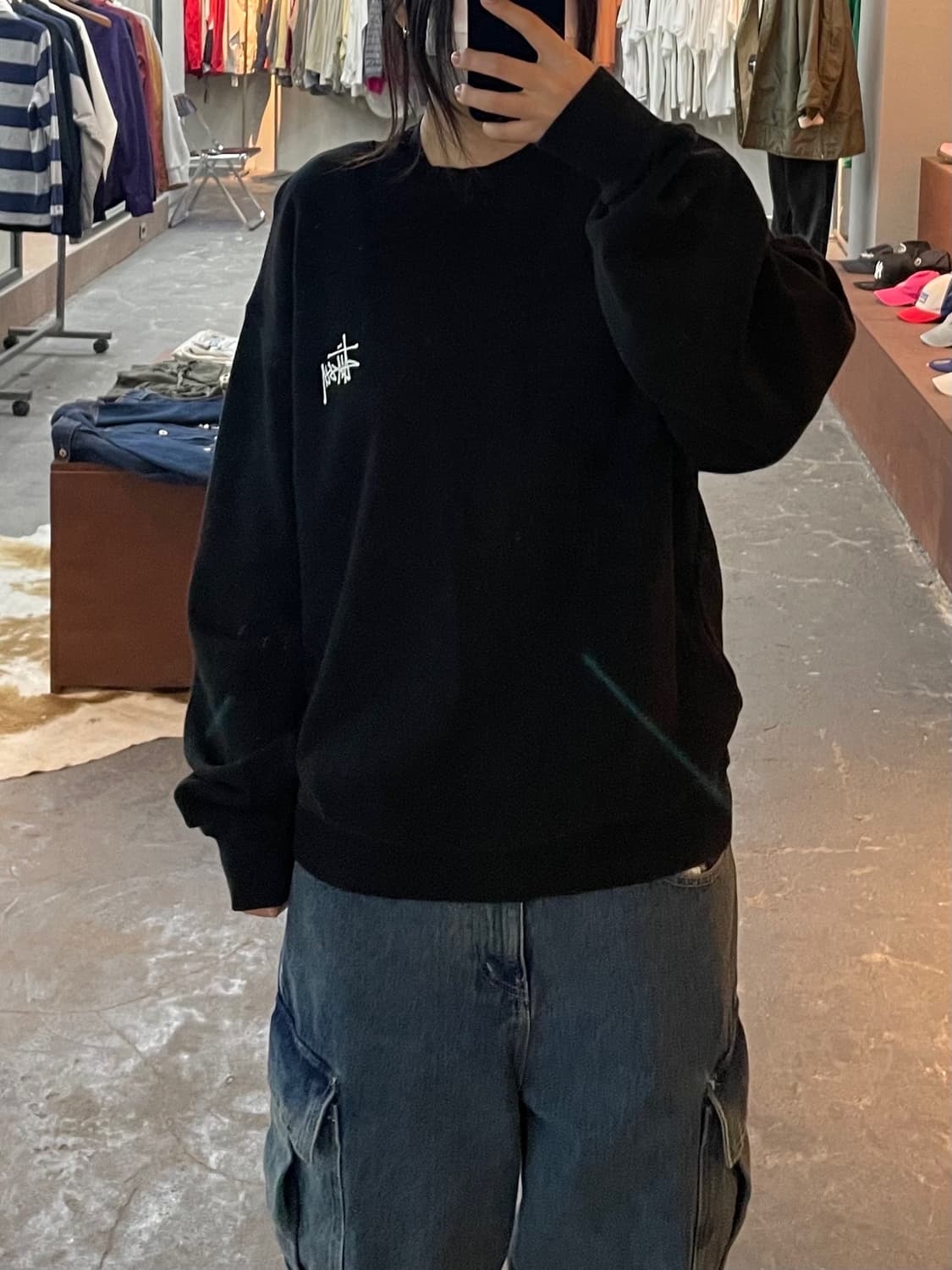 스투시 베이직로고 블랙 맨투맨 H1999 상품이미지1