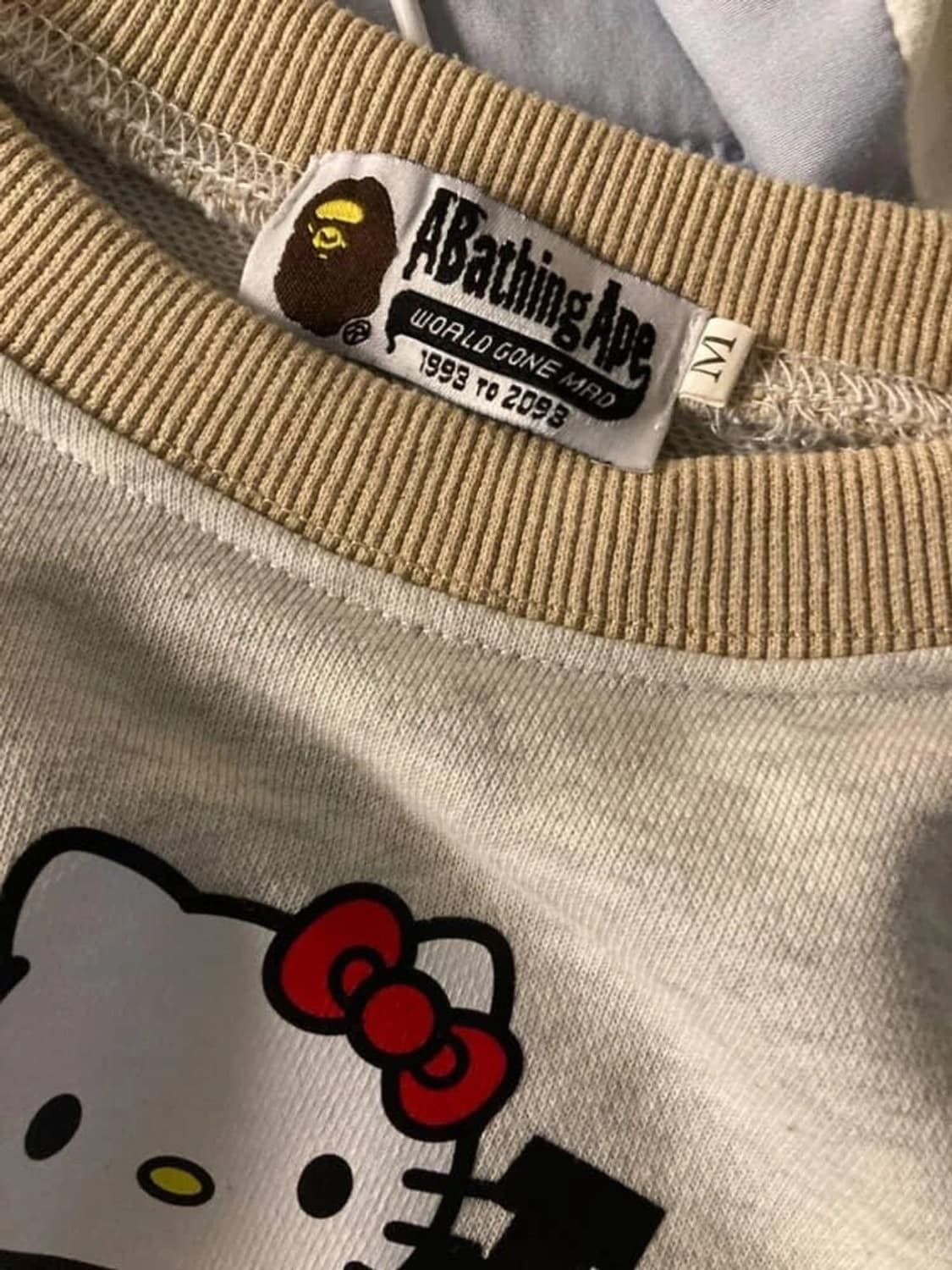 베이프 헬로키티 콜라보 맨투맨 M 상품이미지2