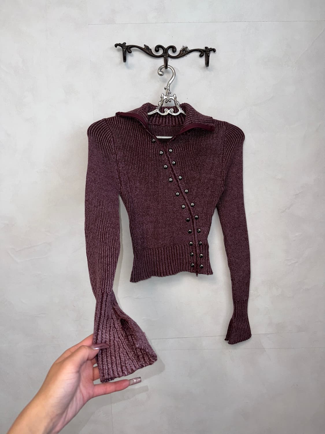 Burgundy asymmetric studs knit zipup 상품이미지5