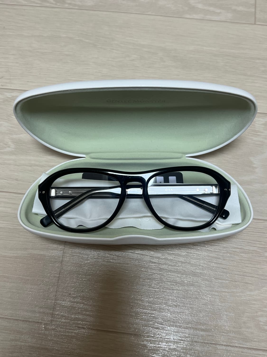 젠틀몬스터 오아 판매합니다 상품이미지1