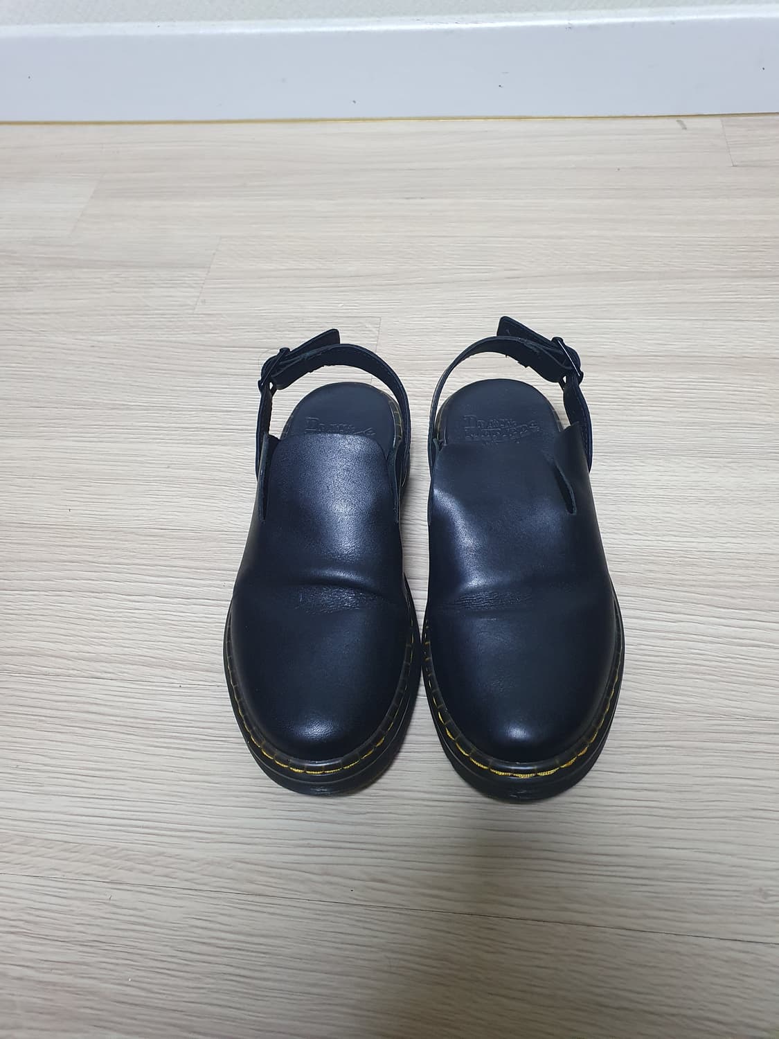 닥터마틴 칼슨 블랙 레더 뮬 슬리퍼 220~25 상품이미지3