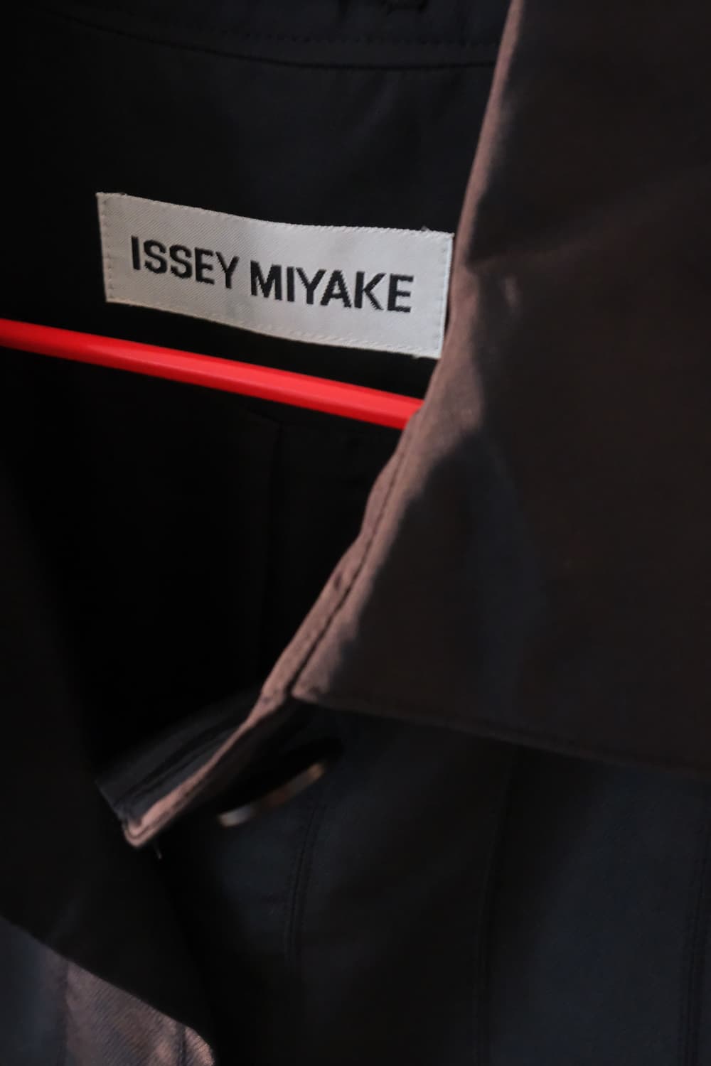ISSEY MIYAKE Curved Panel Coat 상품이미지3