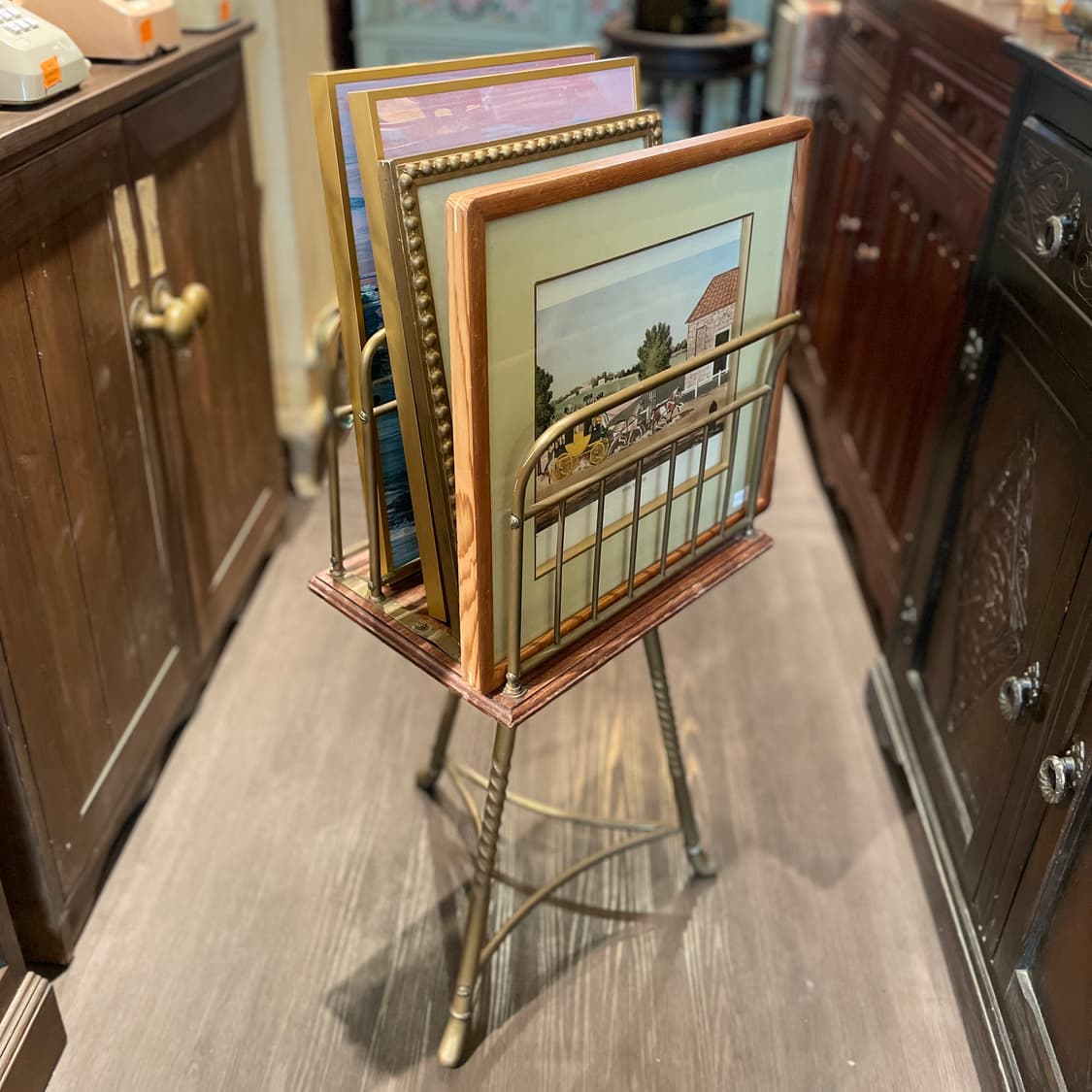 🍀영국 회전식 매거진 랙 상품이미지5