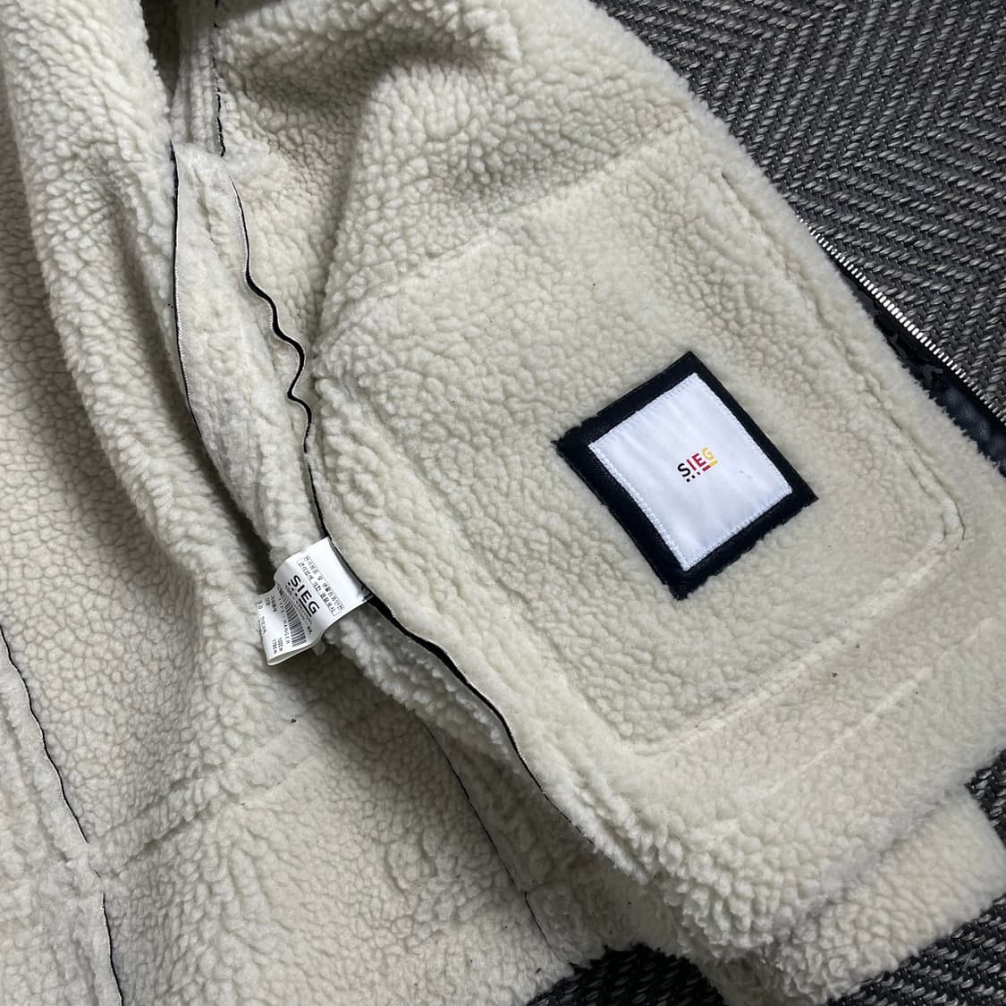 SIEG 지이크 미니멀 하이넥 시어링 무스탕 자켓y 4999 상품이미지7