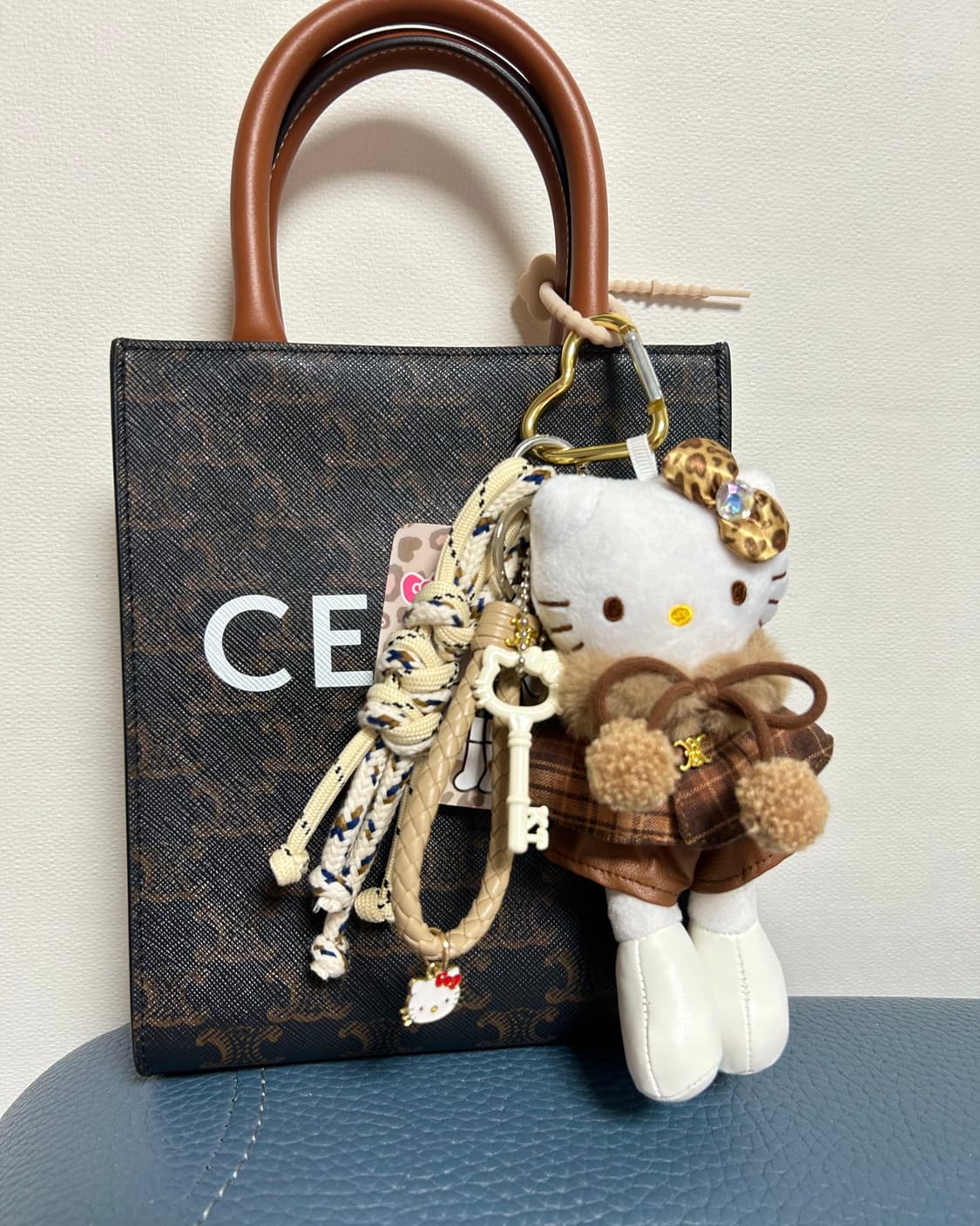 (13)롱다리키티 커스텀키링-💛 브라운 체크 & 레오파드 리본 상품이미지7