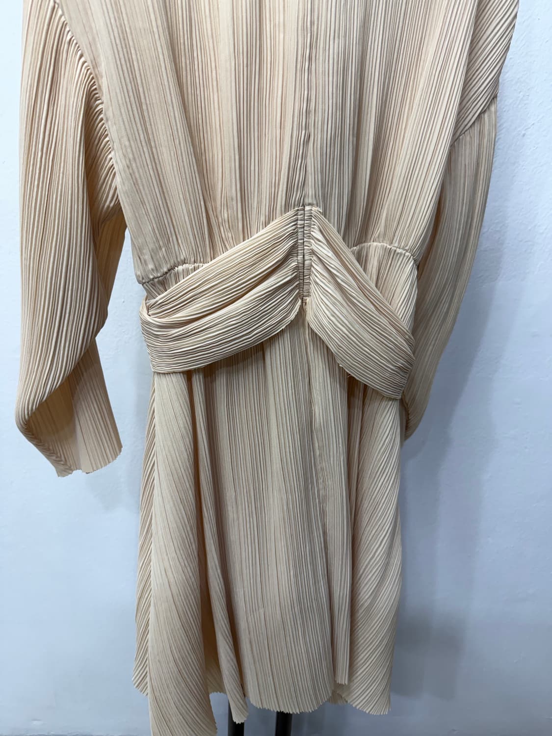 정품) 앤아더스토리즈 베이지 플리츠 랩 원피스 36 상품이미지6