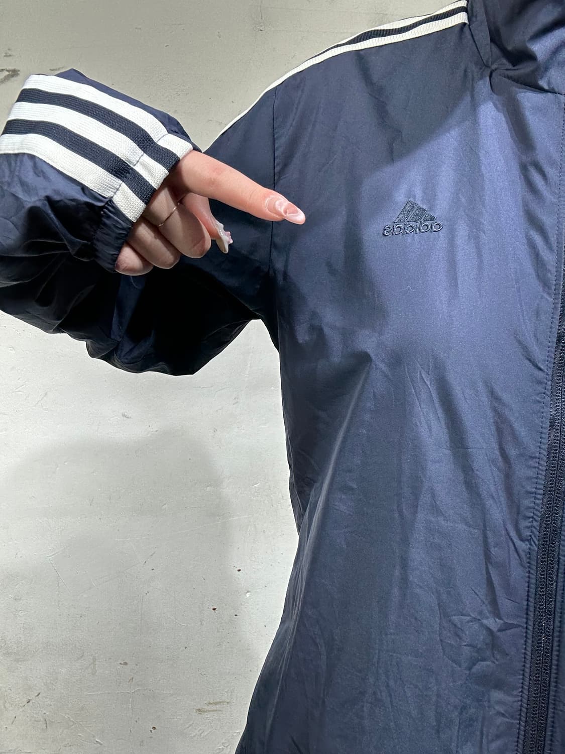 아디다스 네이비 오버핏 화이트 삼선 트랙 자켓  상품이미지4