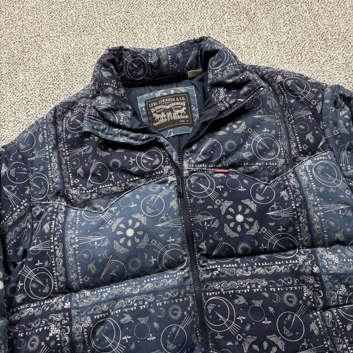 리바이스 레드탭 반다나 패턴 덕다운 패딩 상품이미지2