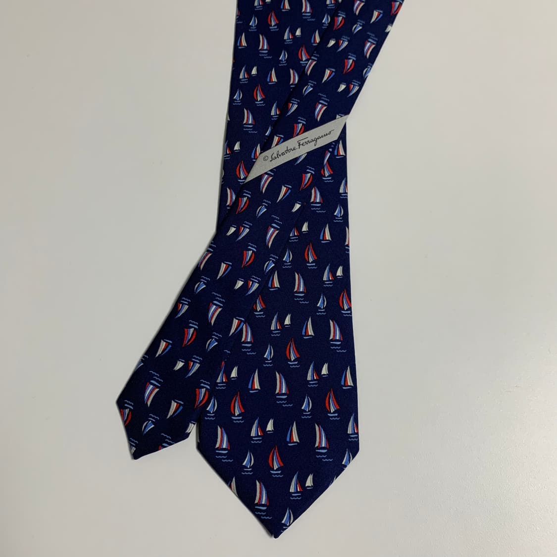 살바토레 페레가모 네이비 클래식 명품넥타이 새상품급 7.8cm 상품이미지3
