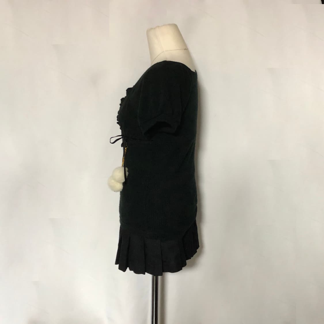 폼폼 리본 퍼프 슬리브 니트 탑 블랙 상품이미지7