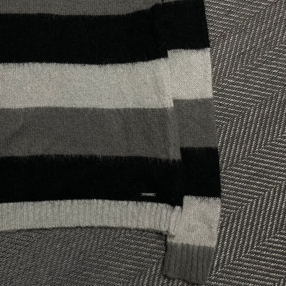 DIESEL 디젤 뱃지로고 스트라이프 모헤어 스웨터 니트y 5110 상품이미지3