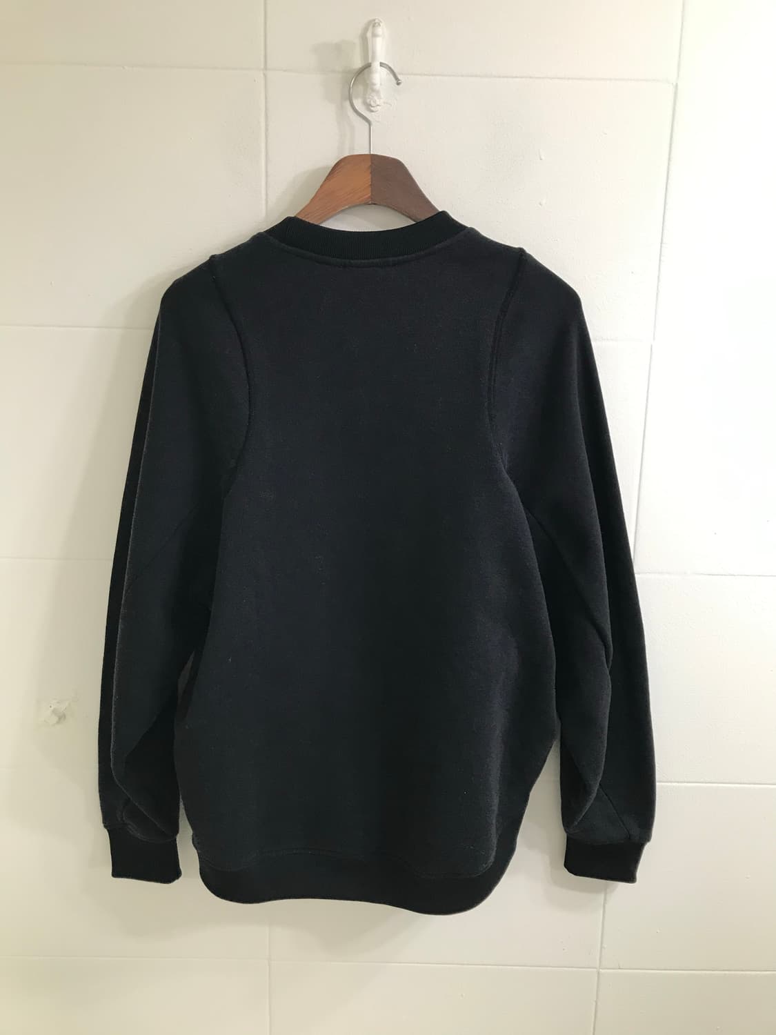 아크네 스튜디오 스티치 블랙 기모 맨투맨 상품이미지6