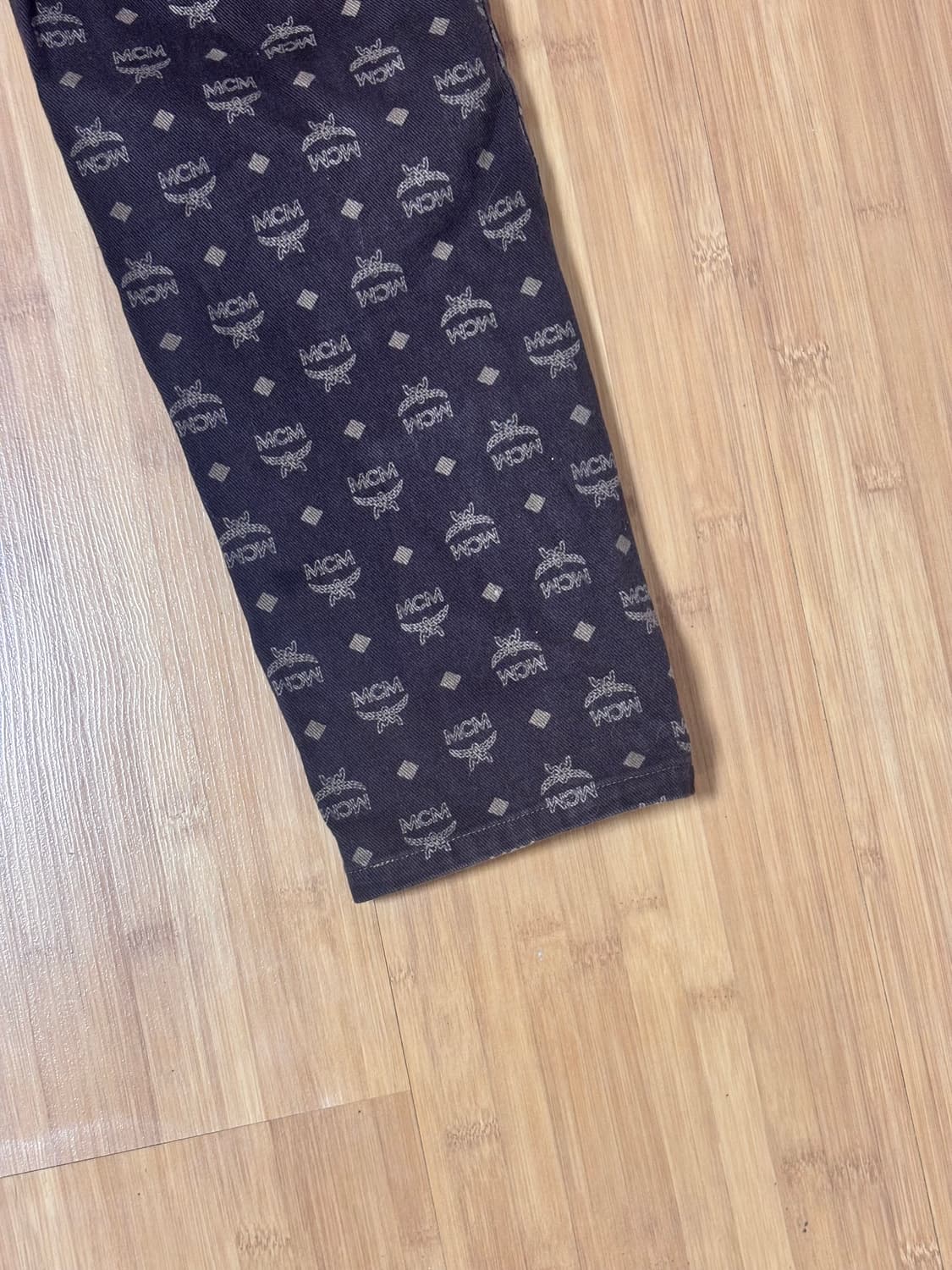 [착샷O] MCM(엠씨엠) 90s 빈티지 로고 패턴 바지 팬츠 상품이미지3