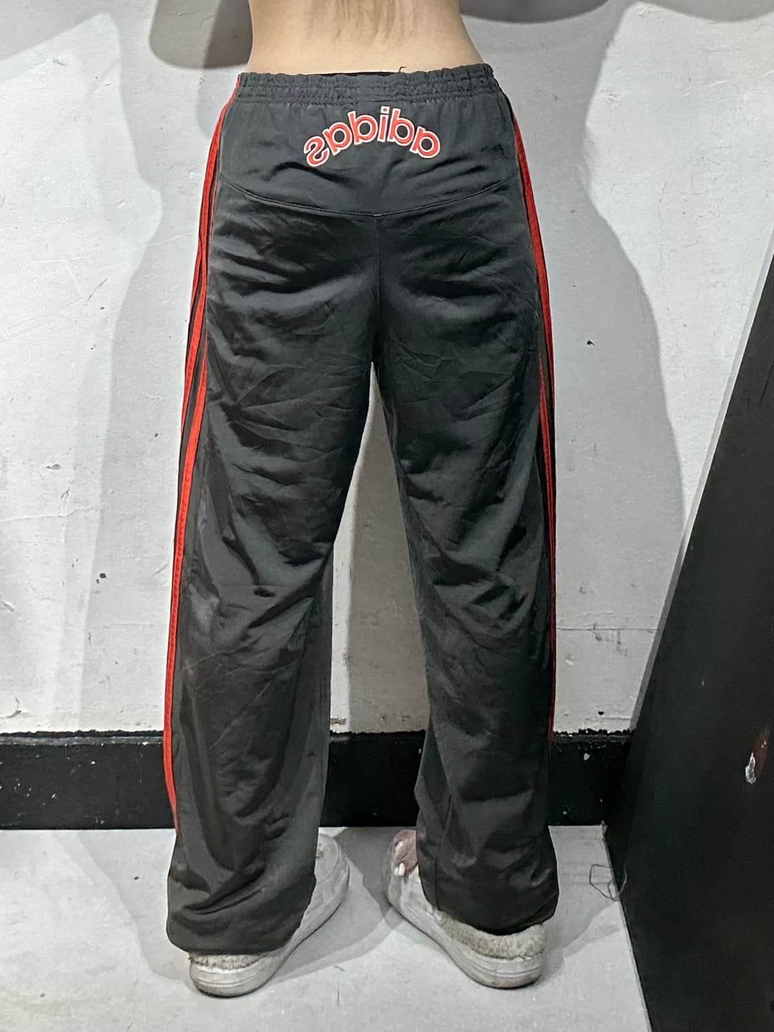 아디다스 차콜 오렌지 삼선 와이드 스펠아웃 트레이닝 팬츠 추리닝 바지 M 상품이미지3