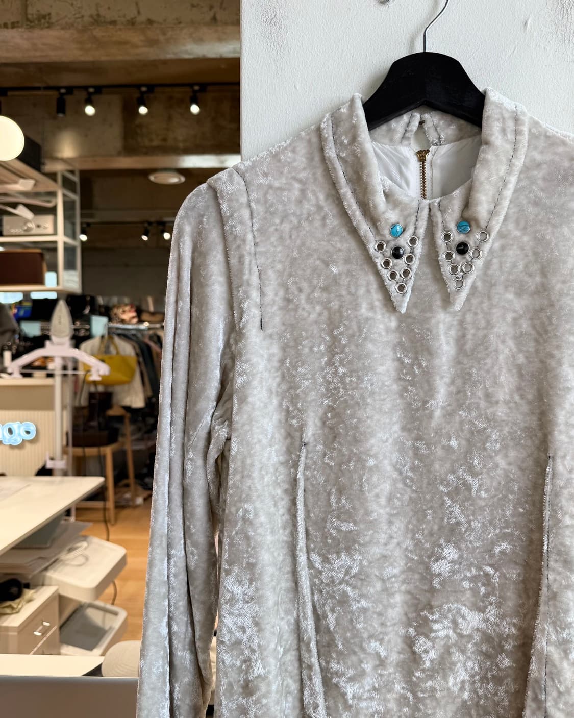 토가 풀라 아이보리 아카이브 벨벳 스터드 슬리브 상품이미지3