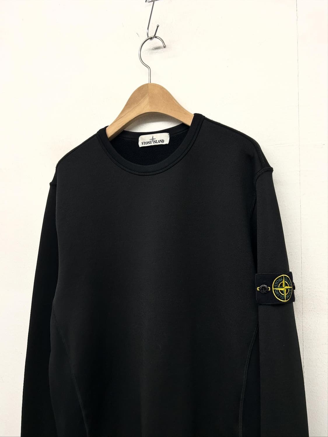 스톤아일랜드 블랙 맨투맨 티셔츠 상품이미지2