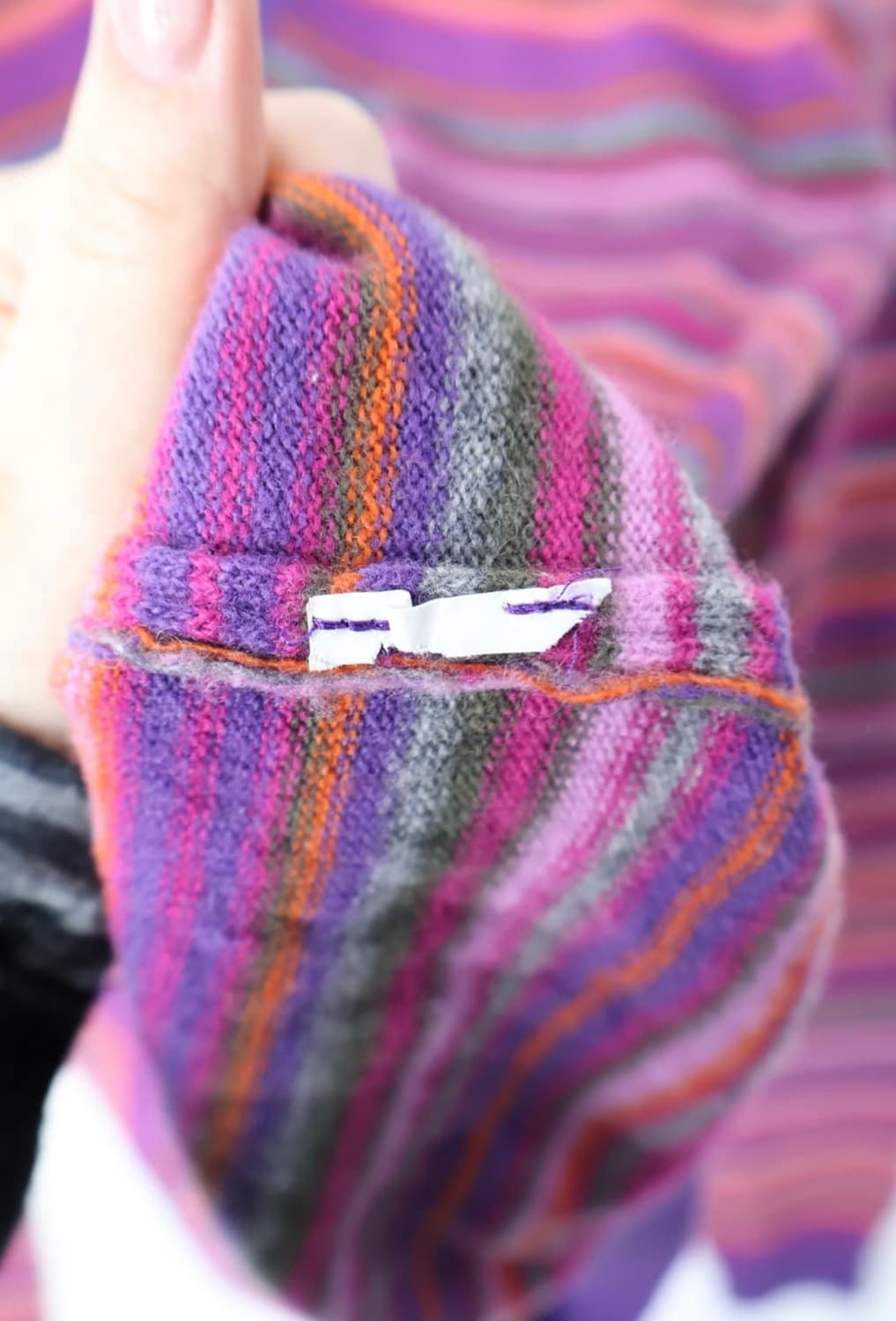 Benetton Multi-Stripe V-Neck Knit 상품이미지4